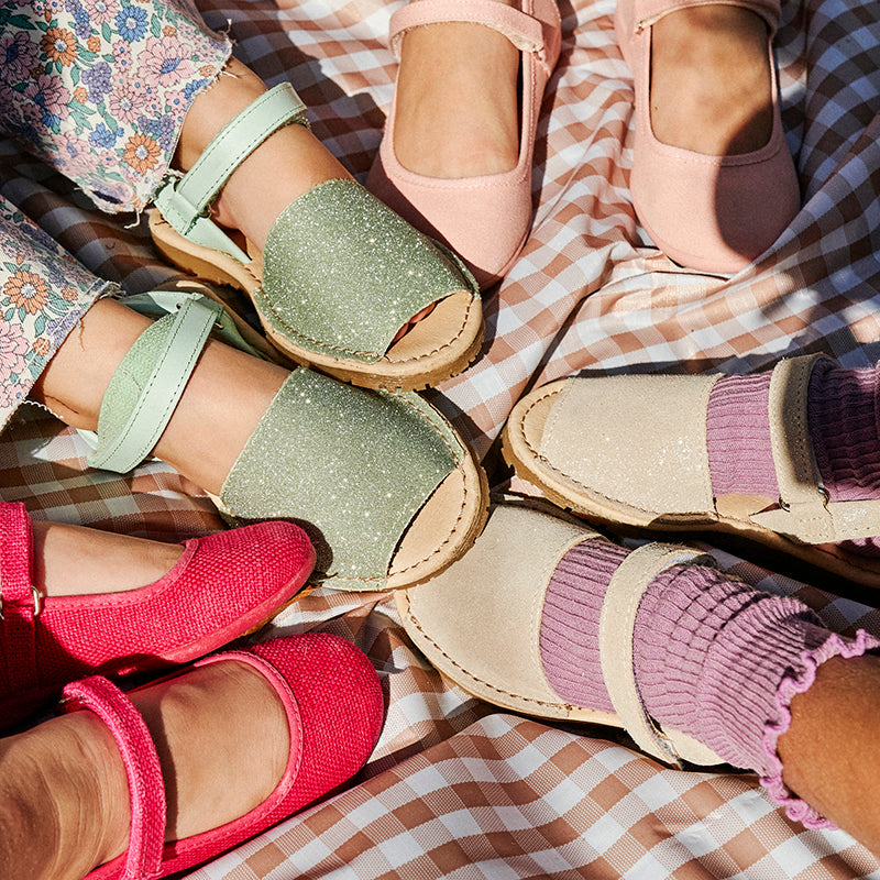 Sandalias de cuero Childrenchic® para niñas en Nude Shimmer