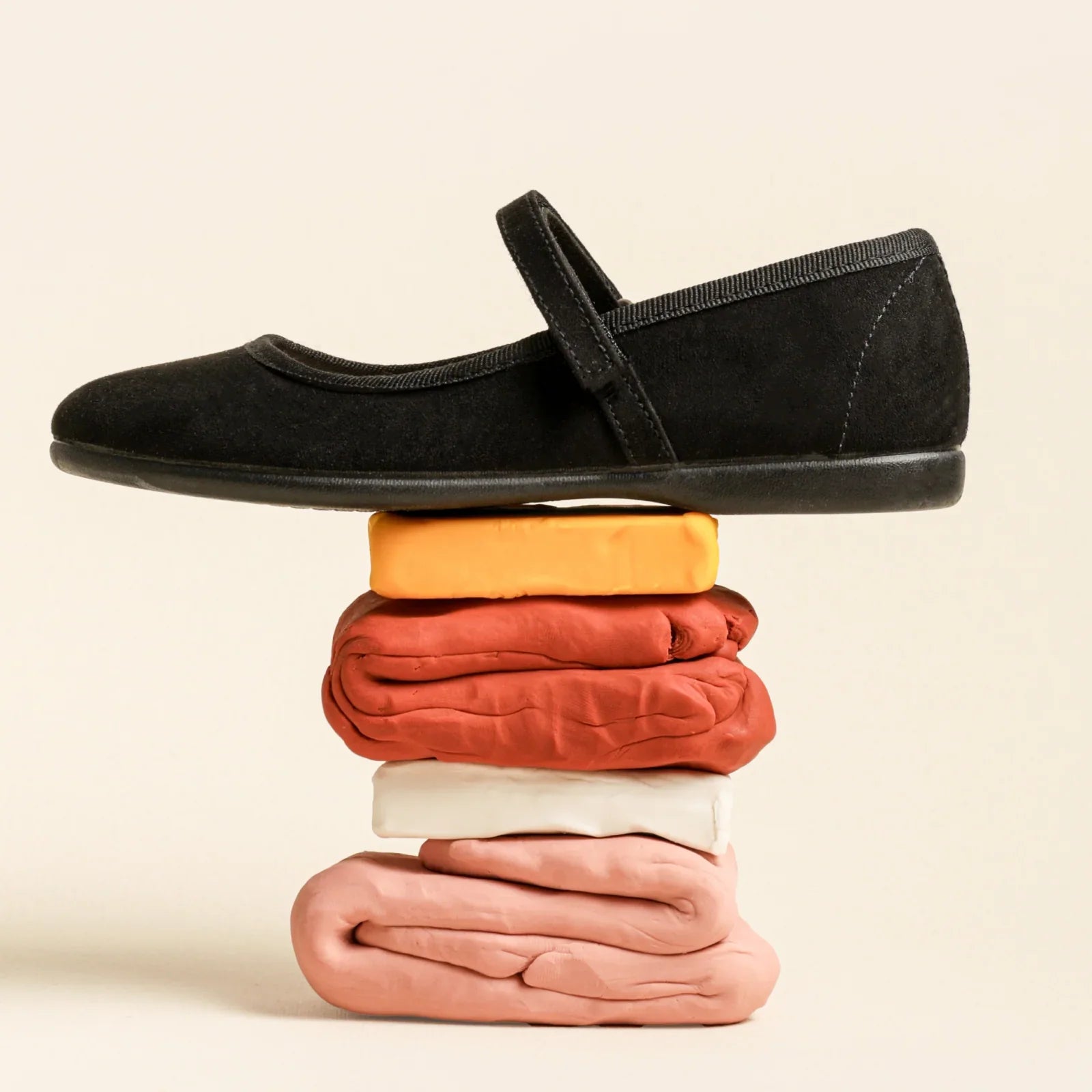 Merceditas clásicas de terciopelo negro para niña